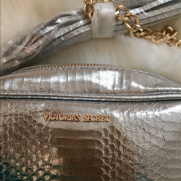 NWT Victoria Secret metallic bag with gold chain - Picture 2 of 7